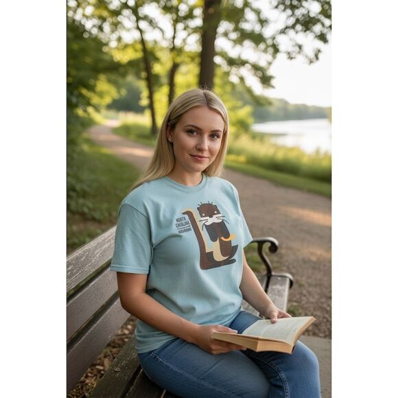 North Carolina Aquariums Otter Graphic Unisex T-Shirt Blue XL - Picture 3 of 3